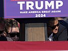 Donald Trump byl postelen do ucha na pedvolebním mítinku v Pensylvánii. (14....
