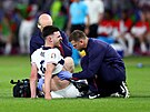 Anglian Declan Rice je oetován bhem utkání se panlskem.