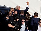 Donald Trump byl postelen do ucha na pedvolebním mítinku v Pensylvánii. (14....