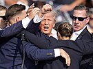 Donald Trump byl postelen do ucha na pedvolebním mítinku v Pensylvánii. (14....