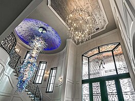 Zajímavé je také osv�tlení, které je v ka�dé místnosti jiné. 