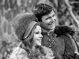 Jorga Kotrbová a Václav Postránecký ve filmu Sen noci svatojánské (1973)