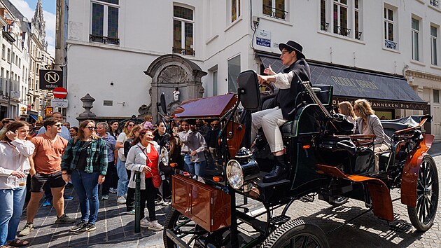 Elektrick kor, kter nov voz turisty v Bruselu. Nahradil kosk speen. (8. ervna 2024)