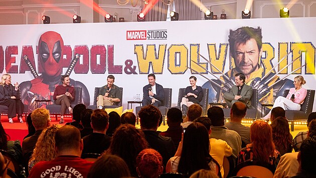 Studio Marvel v r�mci celosv�tov�ho propaga�n�ho turn� odhalilo prvn�ch 35 minut nov�ho filmu Deadpool & Wolverine. P�edpremi�ry v Lond�n� se z��astnili i herci Ryan Reynolds (Deadpool) a Hugh Jackman (Wolverin). (12. �ervence 2024)