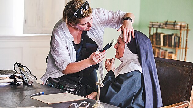 Nat��en� jednoho z d�l� seri�lu �esk� televize s n�zvem Zlo�in na dobr� cest�...