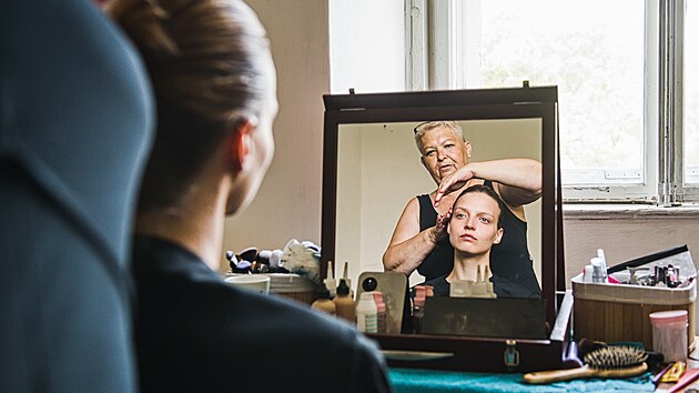 Nat��en� jednoho z d�l� seri�lu �esk� televize s n�zvem Zlo�in na dobr� cest�...