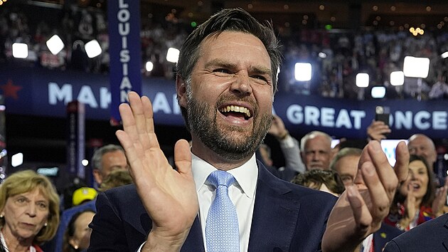 Potkali se na Yale. James David Vance se narodil jako James Donald Bowman. Do Milwaukee na nomina�n� sjezd Republik�nsk� strany dorazil se svou man�elkou Ushou Chilukuri Vanceovou, kter� je dcerou indick�ch p�ist�hovalc�. Maj� spolu t�i d�ti.