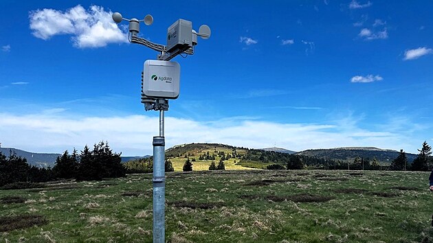 V uniktnm projektu sleduje Vzkumn stav Silva Taroucy pro krajinu a okrasn zahradnictv (VKOZ) klima hlavnho hebene Hrubho Jesenku pomoc chytrch meteostanic.