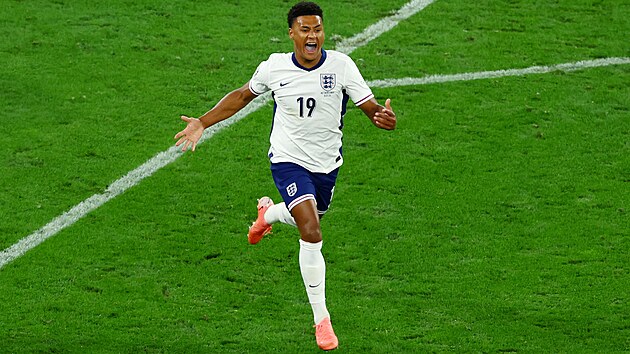 Ollie Watkins z Anglie se raduje z g�lu proti Nizozemsku.