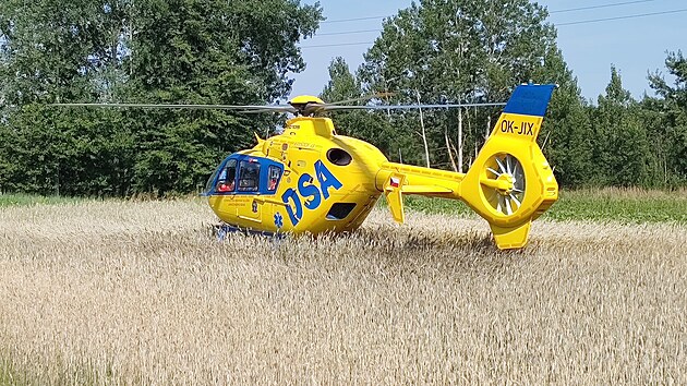 Do �eskobud�jovické nemocnice transportoval zran�né také záchraná�ský vrtulník...