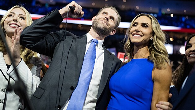 Eric Trump a Lara Trumpov� na sjezdu Republik�nsk� strany v Milwaukee (16. �ervence 2024)