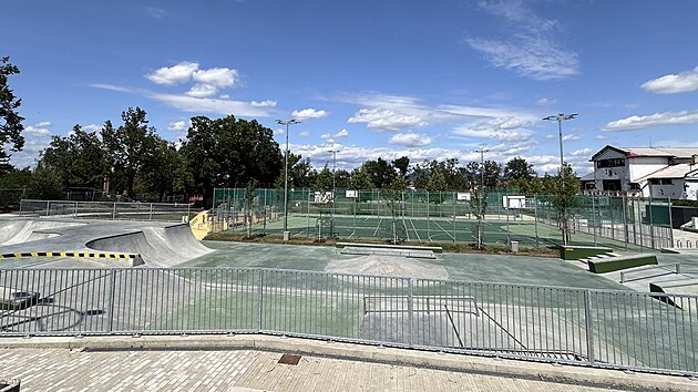 Soust lounskho arelu, kde se nachz nov skatepark, jsou i jin sportovit.