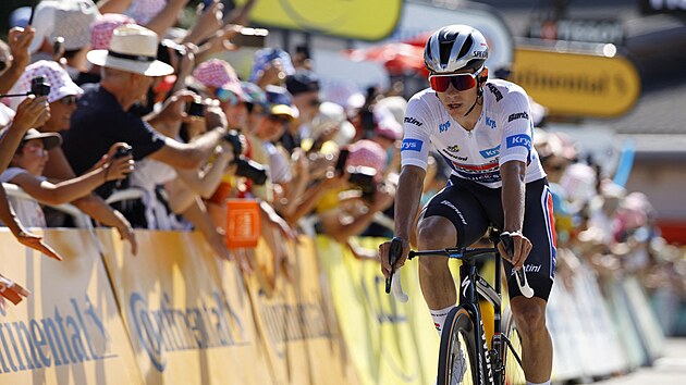 Evenepoel daha yükseğe bakıyor, Pogačar sadece “bacaklarını uzattı”.  Risk alan ikili bir araya gelecek mi?