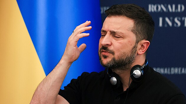 V americk�m Washingtonu prob�h� vrcholn� summit Severoatlantick� aliance. Ukrajinsk� prezident Volodymyr Zelenskyj pozd�ji vyzval americk� politiky i dal�� spojence, aby s pokra�ov�n�m podpory ne�ekali na v�sledek listopadov�ch prezidentsk�ch voleb v USA. (10. �ervence 2024)