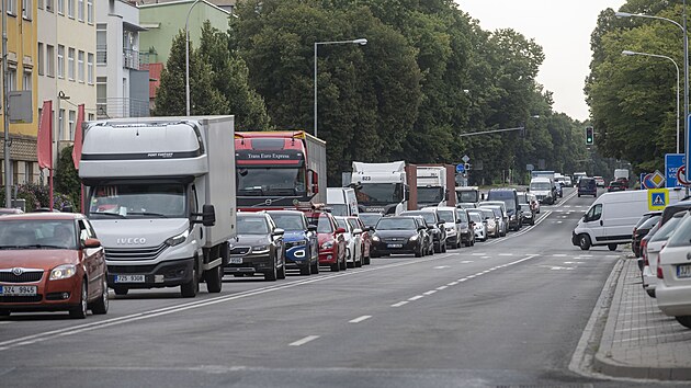 V centru Zlna opravuj silnii tdu Tome Bati ve smru na Otrokovice. Tvo se kolony. (ervenec 2024)