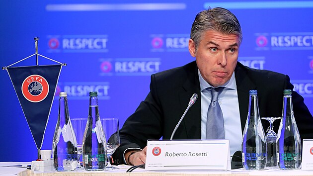 ��f rozhod��ch UEFA a b�val� mezin�rodn� sud� Roberto Rosetti z It�lie.