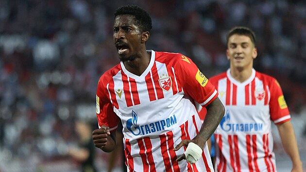 Nigerijský fotbalista Peter Olayinka v dresu srbské Crvené zvezdy Blehrad.