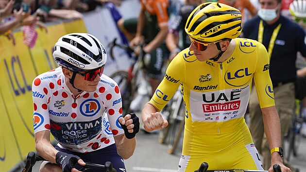 Tadej Poga�ar a Jonas Vingegaard p�ed startem kl��ov� horsk� zkou�ky.