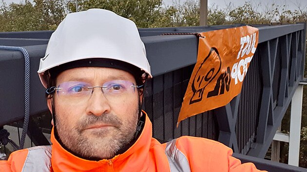 Ekologi�tí aktivisté ze skupiny Just Stop Oil zablokovali provoz na britské...