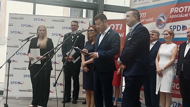 Tomio Okamura, Jindich Rajchl a Zuzana Majerov na tiskov konferenci SPD, PRO a Trikolory k zahjen kampan ped krajskmi a sentnmi volbami.