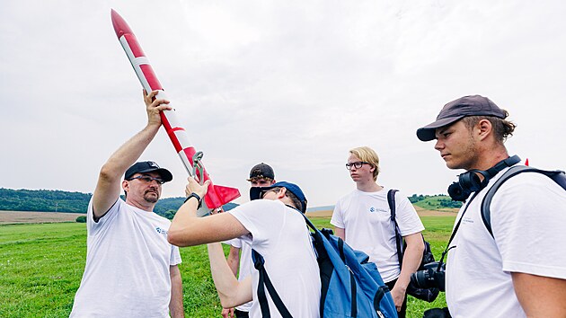 Tmy stedokolskch a vysokokolskch student se v Brn pomily ve finle soute Czech Rocket Challenge, v nm vypoutly rakety, kter samy sestrojily.