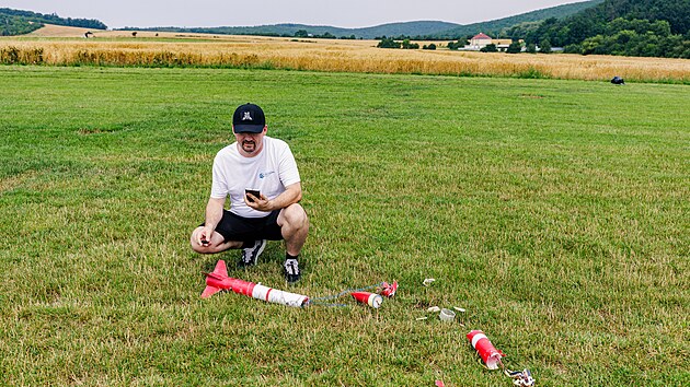 Tmy stedokolskch a vysokokolskch student se v Brn pomily ve finle soute Czech Rocket Challenge, v nm vypoutly rakety, kter samy sestrojily.