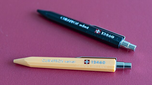 Diş fırçalarını çöpe atılmaktan kurtarıyor, Moravya'da onları yazı kalemine dönüştürüyor