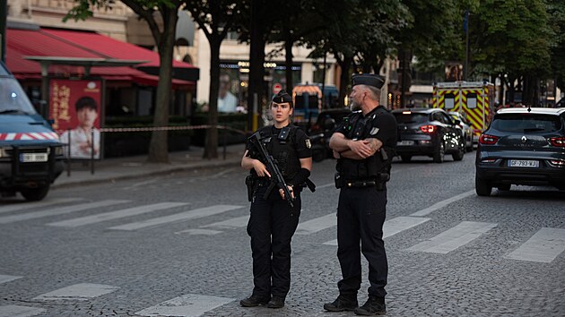 Francouzsk� policie uzav�ela ��st hlavn� pa��sk� t��dy po �toku no�em. (18. �ervence 2024)
