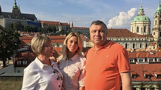 Julia Vlasovová s rodiči v Praze