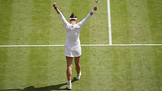 Barbora Krejkov slav vtzstv ve tvrtfinle Wimbledonu.