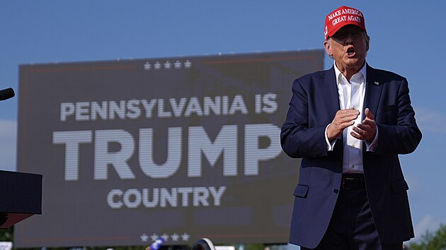 Prezidentský kandidát Donald Trump pár okam�ik� p�ed pokusem o atentát (14....