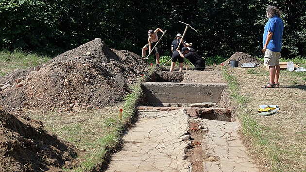 Archeologov ze ZU v Plzni zkoumaj pozstatky enskho koncentranho tbora ve Svatav. (18. ervence 2024)