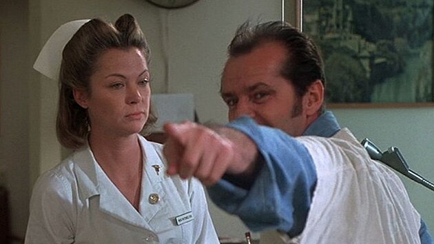 Louise Fletcherov a Jack Nicholson ve filmu Pelet nad kukam hnzdem (1975)