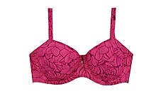 Fuchsiová souprava s vy��ími pasovými kalhotkami. Cena 2198 K�