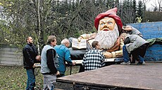 Obí trpaslík stál nejprve vedle divadla v centru Ústí nad Labem, brzy se ale...
