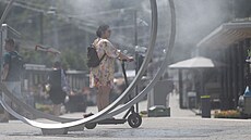 Teploty posledních dn ve Zlínském kraji atakují ticítku. Osvení v podob mlné stny najdou obyvatelé Zlína v jeho centru.