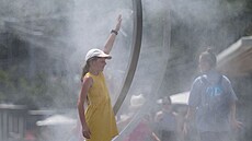 Teploty posledních dn ve Zlínském kraji atakují ticítku. Osvení v podob mlné stny najdou obyvatelé Zlína v jeho centru.