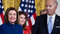 Nancy Pelosiová a Joe Biden v kvtnu 2024
