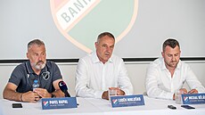 Tiskové konference Baníku Ostrava se ped zaátkem sezony zúastnili trenér...