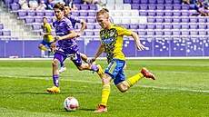 David Machalík ze Zlína uniká v zápase s Austrií Víde�.