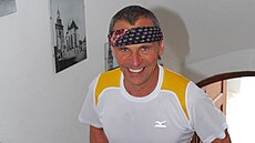 V �ervnu 2007 se Everest pokusil zdolat Milo� �korpil na schodech v�e kostela...