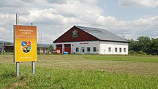 Hasi�ská zbojnice v Modlanech má také na st�e�e neviditelnou fotovoltaiku. (9....