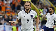 Anglický kapitán Harry Kane slaví gól v semifinále s Nizozemskem.