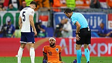 Zranný Nizozemec Memphis Depay v semifinálovém utkání s Anglií.