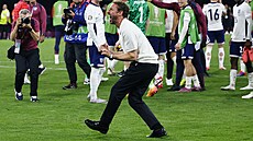 Trenér Anglie Gareth Southgate slaví postup do finále mistrovství Evropy.
