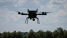 Dron spole�nosti Swarmer s um�lou inteligencí letí v Kyjevské oblasti na...