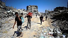 Palestinci na ulici ve východní ásti msta Gaza. (10. ervence 2024)