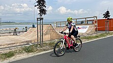 Jezero Most je vyhledávanou rekreaní lokalitou. (ervenec 2024)