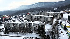 Pohled na t�i janovská Dé�ka, na paneláky ozna�ené jako bloky D. Nad nimi stál...