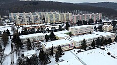 Pohled na areál janovské základní �koly. Kdysi v ní m�li �áci k dispozici i...